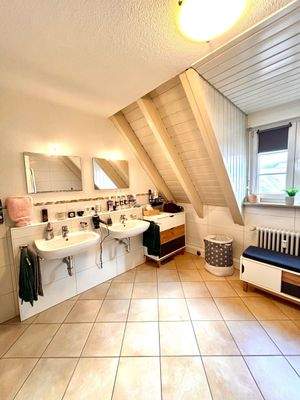 Modernes Badezimmer