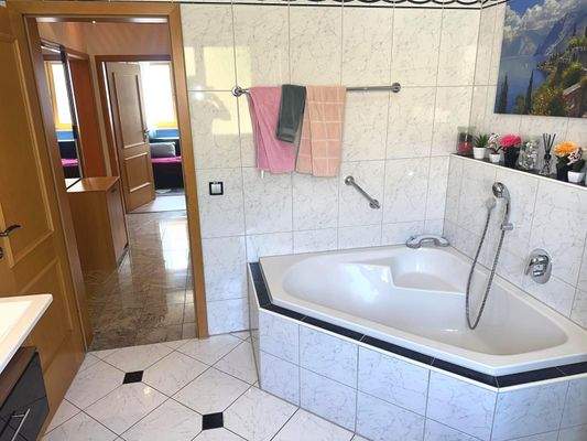 OG_Tageslichtbad mit Wanne