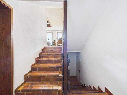 Treppe ins Untergeschoss
