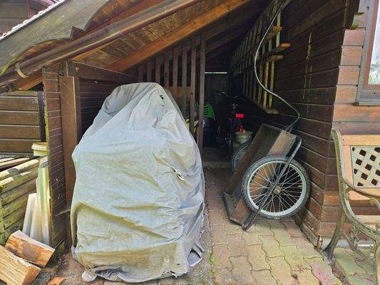 Überdachte Staufläche Gartenhaus