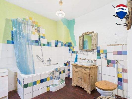 RE/MAX Immobilien DeLux Einfamilienhaus Mettlach-Dreisbach Badezimmer