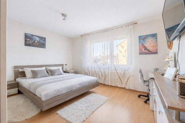 Schlafzimmer: Ruhig und hell