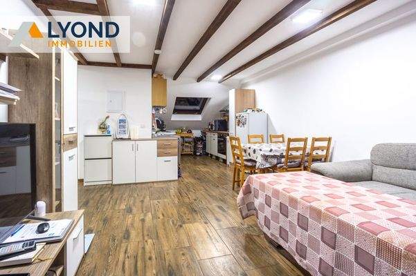 Wohnbereich zu Küche ( WE links)