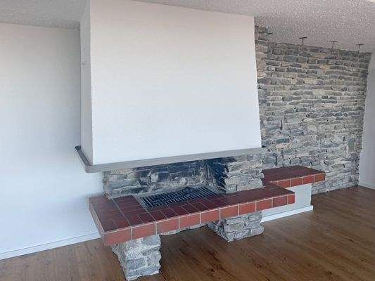 Gemütlicher offener Kamin