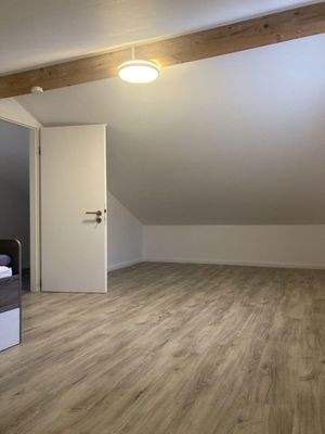 Zimmer DG mit Schräge