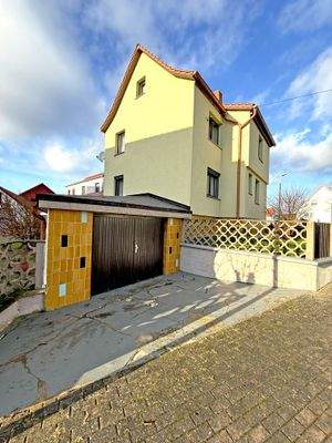 Blick auf eine der zwei Garagen