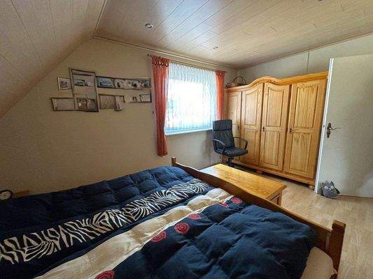 16 Schlafzimmer OG.jpg