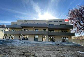 Haus Ansicht mit Blick zur Wohnung im 3 OG rechts
