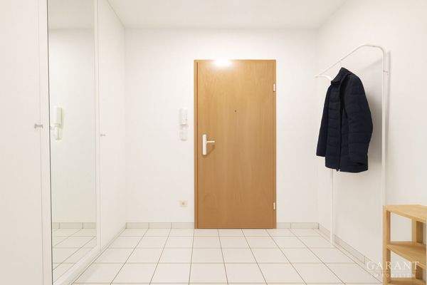 Garderobe mit Einbauschrank