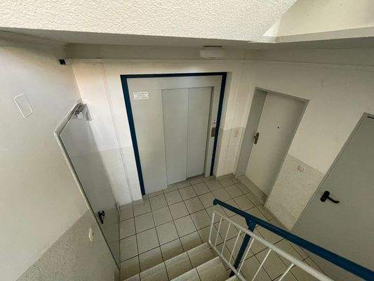 Hausflur Zugang Kellerräume