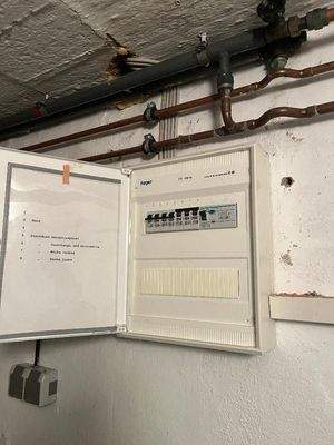 erneuerte Stromleitung EG