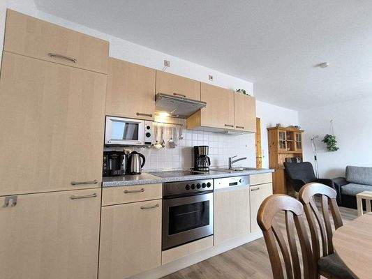 Wohnraum mit Küche und Essplatz