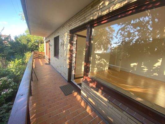 toller Balkon Zugang vom WR und SR