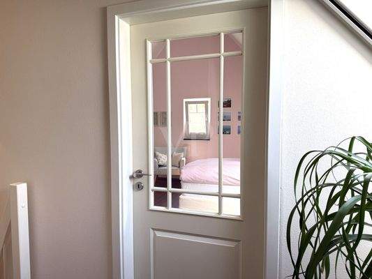 DG Flur/ Blick ins Schlafzimmer