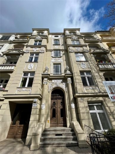 Renovierte Jugendstilikone: Altbauwohnung mit Balkon als Kapitalanlage - VERMIETET