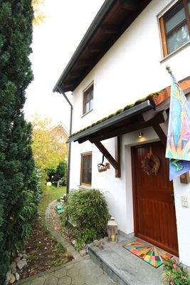 Haustüre mit Zugang zum Garten.JPG