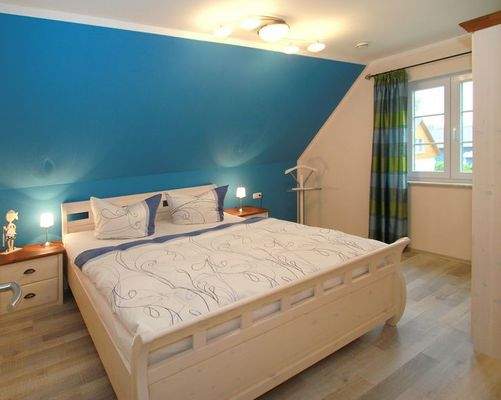 Schlafzimmer 1 mit Doppelbett