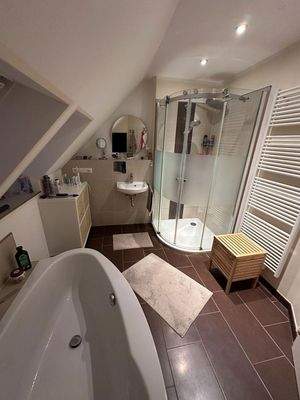Dusch- und Wannenbad (OG)