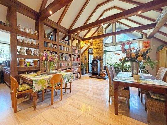 Offener Wohn-, Ess- und Kochbereich im DG