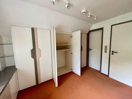 Ankleideraum: Praktische Einbauschränke