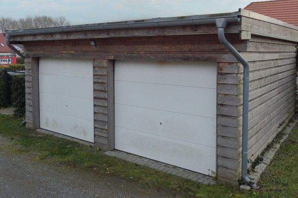 Garage (links)