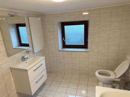 OG Bad mit Wanne