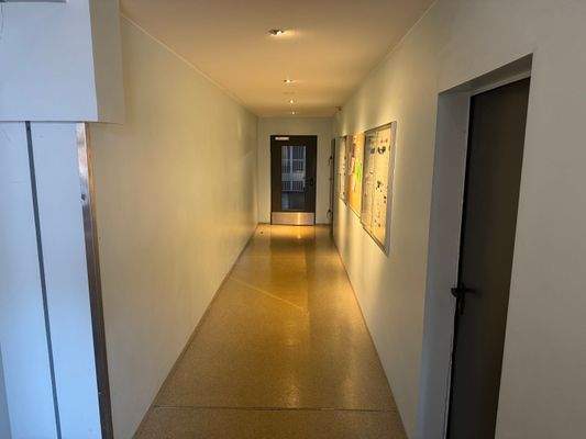 Zugang zur Tiefgarage vom Haus 