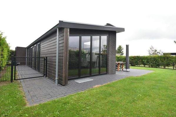 ferienhaus-kaufen-herkingen-modern-terrasse-2025.webp001