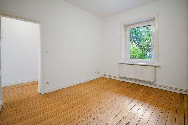 Schlafzimmer mit Blick in den Garten