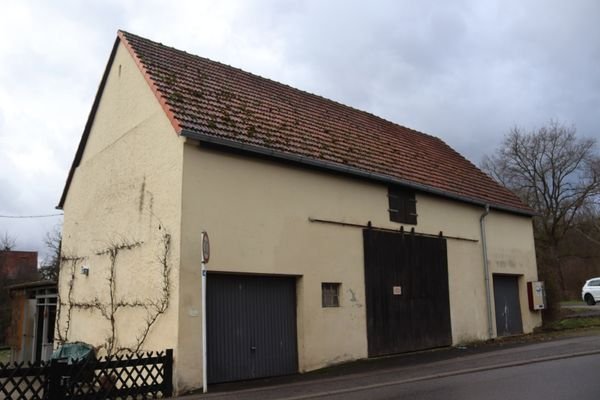 Scheune und Garage