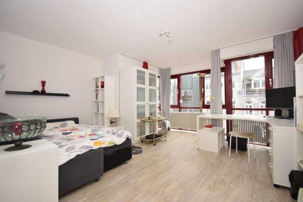 Großes und helles Schlafzimmer