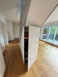 Blick Wohnzimmer-Richtung Küche 