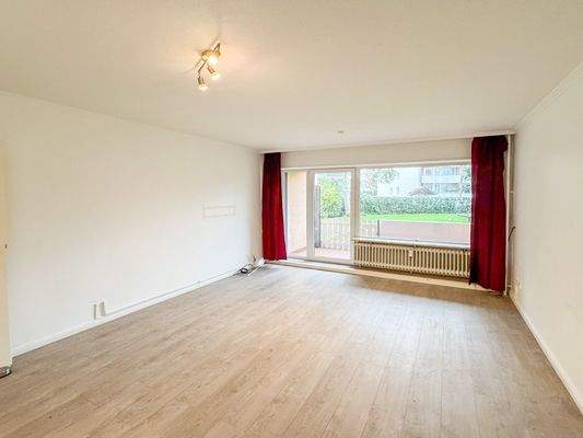 geräumiges Wohnzimmer 