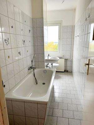 2. Bad mit Wanne.jpg