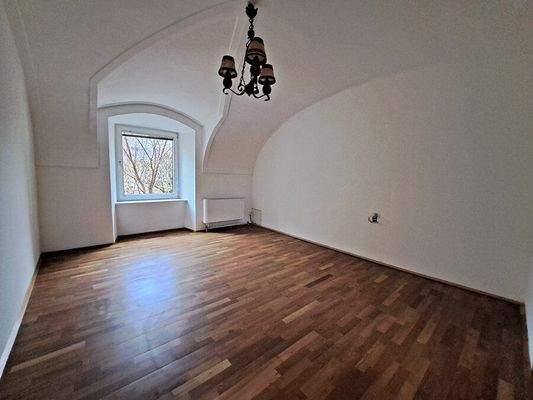 EG: Zimmer mit eigenem Dusche/ WC Bereich