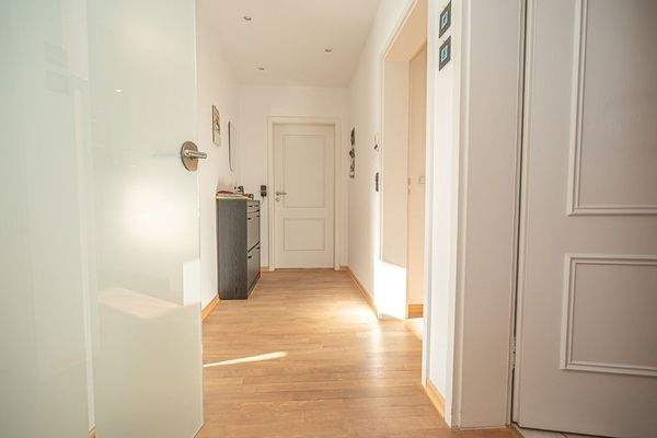 Ein gerader Flur verbindet die Räume