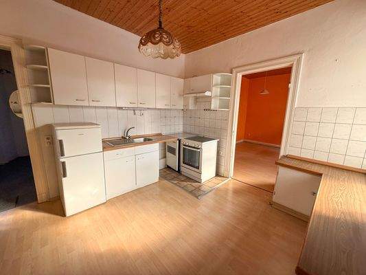 Einfache Küche im Erdgeschoss