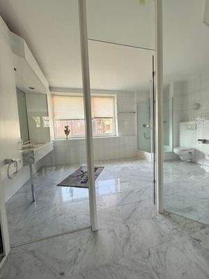 Großes Badezimmer