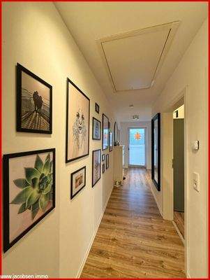 Flur mit Zugang zur Dachterrasse