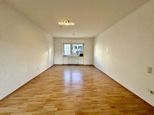 Lichtdurchflutetes Wohnzimmer