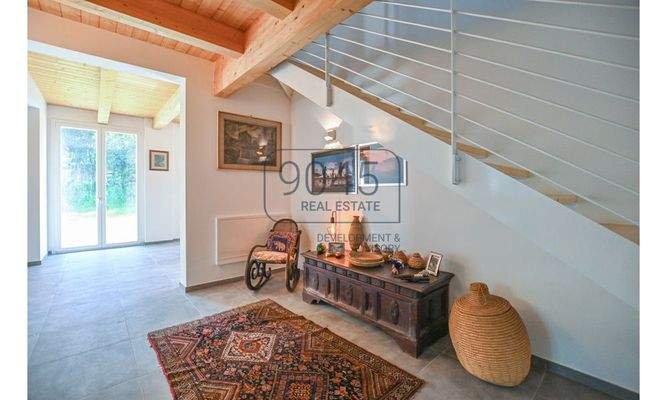 Zeitgemäße Landvilla in nachhaltiger Holzbauweise mit Panoramablick bei Potenza Picena