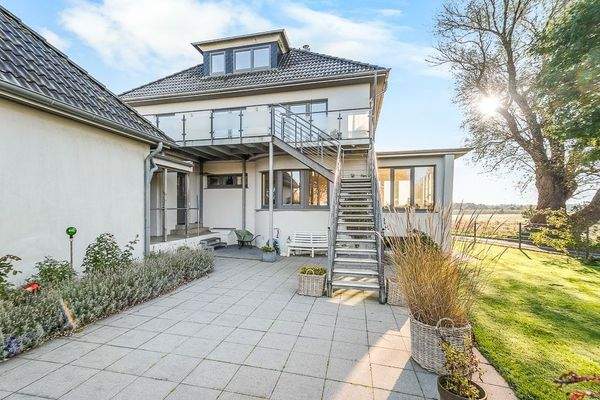 Terrasse mit Balkonzugang