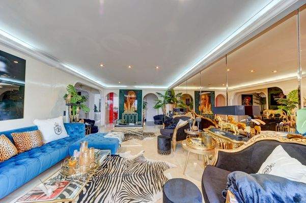 2022_03_11_7085 And8moreN_Y_Interior