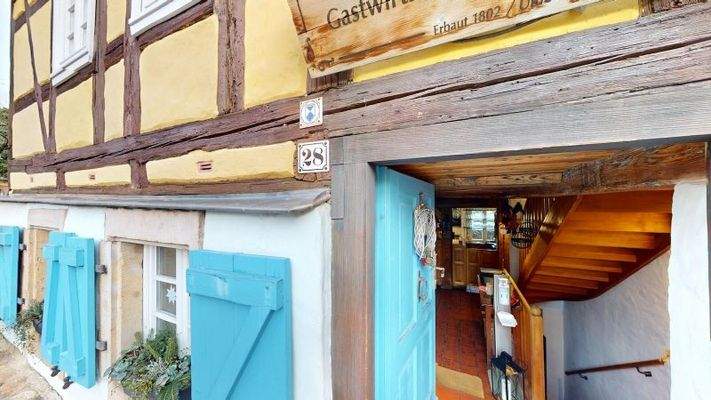 Historisches-Stadthaus-im-alten-Dorkern