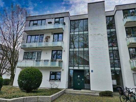 Blick auf Eingang zur Wohnanlage