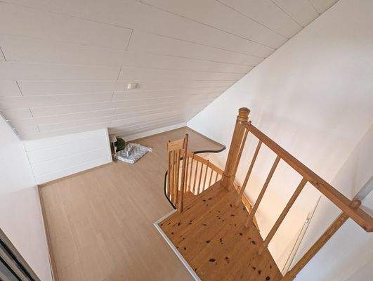 Wendeltreppe in den ausgebauten Spitzboden