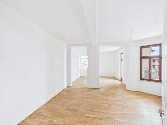 Blick aus Küche in Richtung Wohnen 