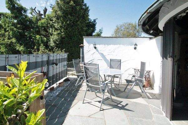 Terrasse vor der Grillhütte