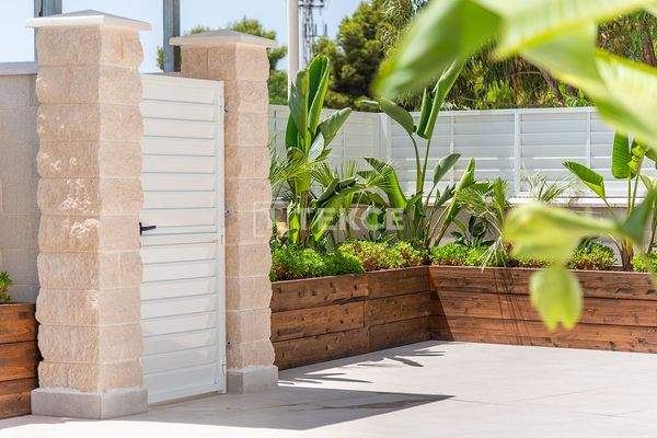 Detached Real Estate Near the Beach in Palomares with Chic Design