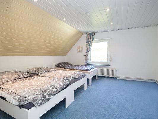 Zimmer 1 rechts (OG)